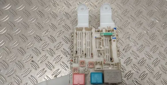 Toyota Auris 150 Fuse module 8273002150A