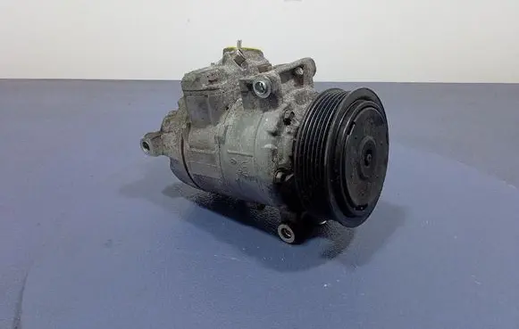 Volkswagen Golf V Air conditioning (A/C) compressor (pump) 8J0260805