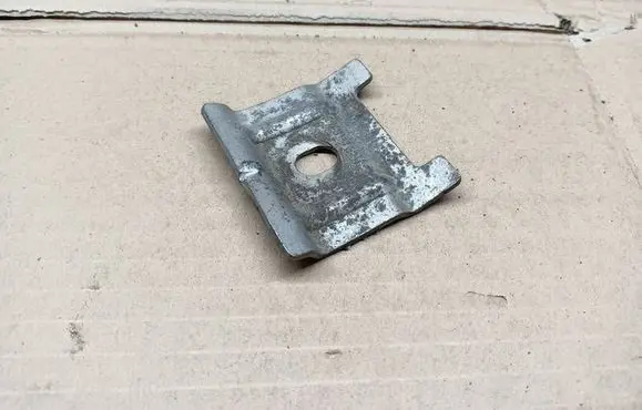 Volkswagen PASSAT B7 Battery bracket 