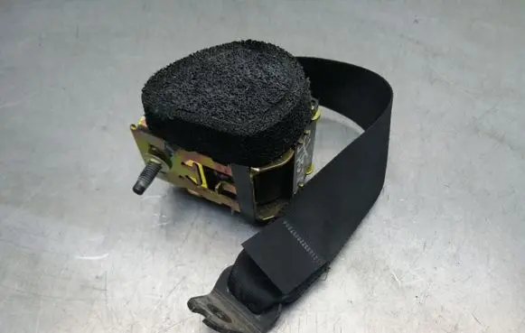 Ford Focus Rear seatbelt 4M51A611B68 33031802 D40676