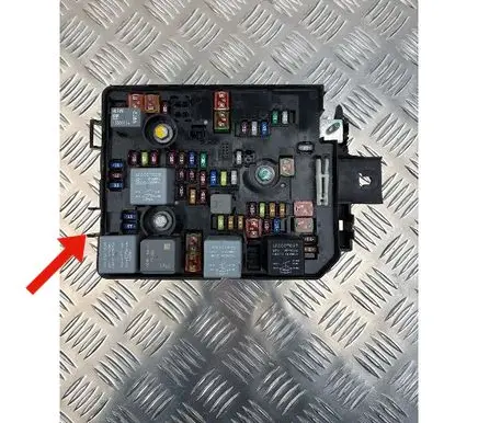 Opel Mokka Fuse module 95263744 0000006 30959L