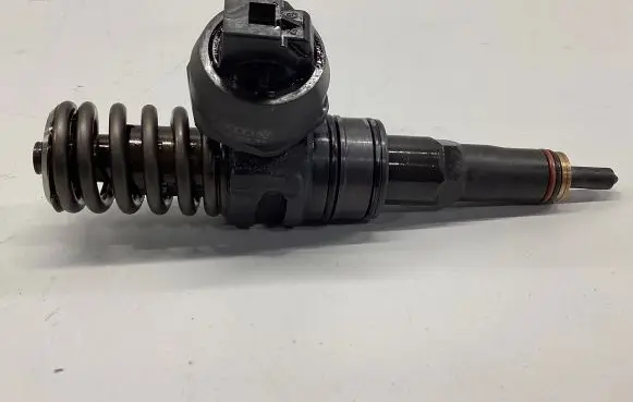 Skoda Octavia Mk2 (1Z) Fuel injector 038130073AG