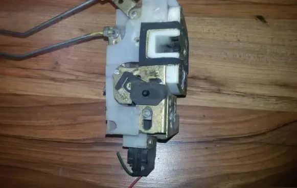 Mazda 323 Rear door lock