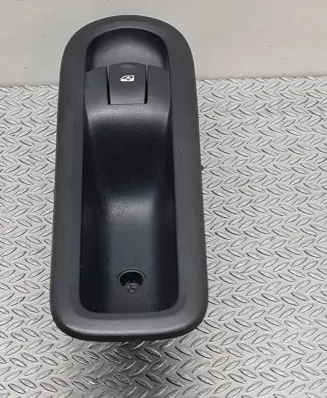 Renault Twingo II Electric window control switch 8200356517B 817715