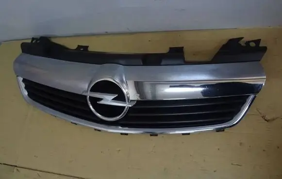 Opel Zafira B Front bumper upper radiator grill 13157590