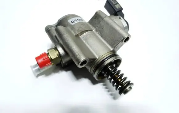 Skoda Octavia Mk2 (1Z) Fuel injection high pressure pump 03C127025R