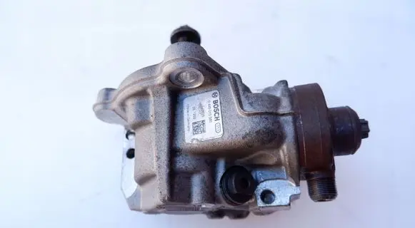 BMW X3 E83 Fuel injection high pressure pump 0445010580