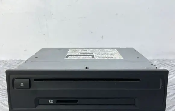 Volkswagen Golf VII Radio/CD/DVD/GPS head unit 5G0035820A