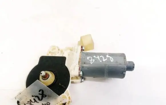 Mercedes-Benz CLS C219 Front door window regulator motor 