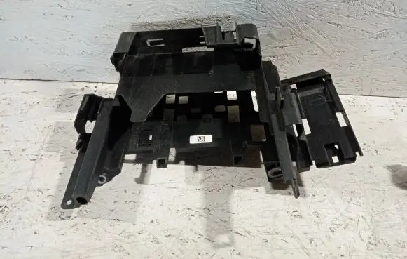 Other engine bay part
