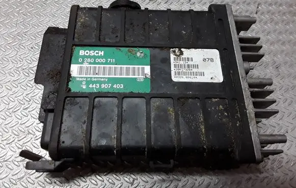 Volkswagen PASSAT B3 Engine control unit/module 0280000711 443907403
