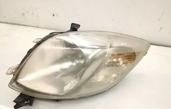 Toyota Yaris Headlight/headlamp