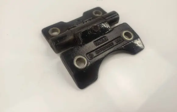 Mercedes-Benz S W126 Front door lower hinge 1237200037 A1237200037