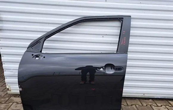 Toyota Yaris Cross Front door 