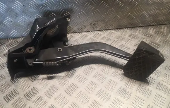 Mercedes-Benz S W220 Brake pedal 2202901119 A2202901119
