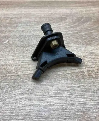 Mercedes-Benz E W213 Shock absorber/damper mounting bracket A2123230040