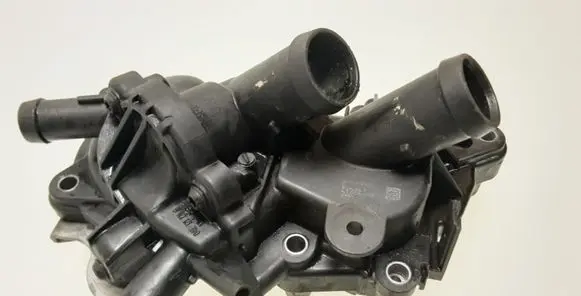 Volkswagen PASSAT B8 Water pump 04E121042