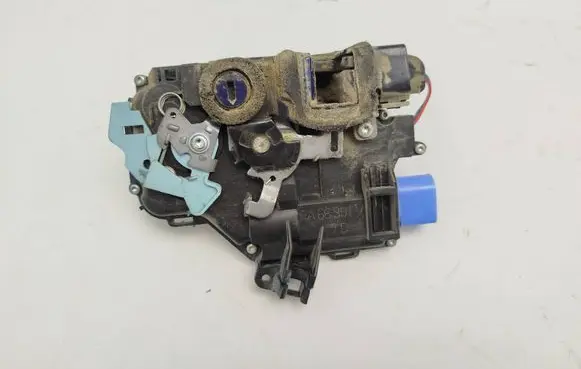 Skoda Roomster (5J) Rear door lock 5J7839016B