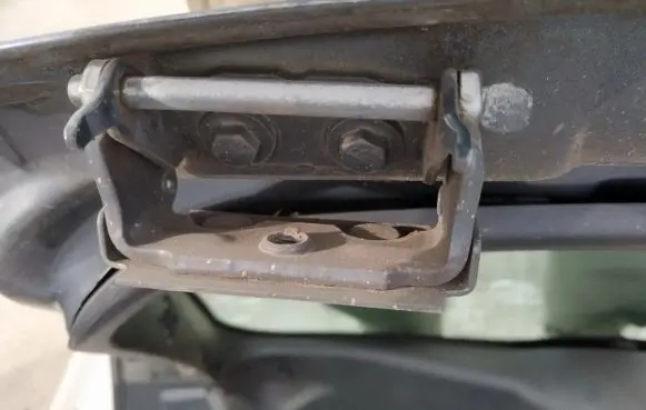 Ford Focus Tailgate/trunk/boot hinge