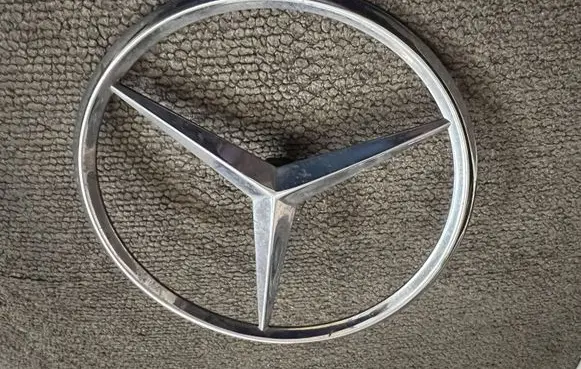 Mercedes-Benz W123 Manufacturers badge/model letters 1237580158