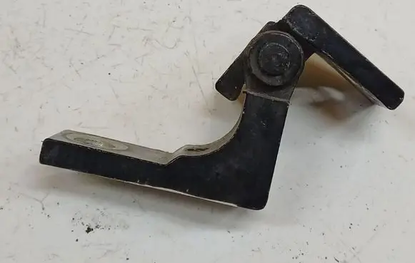Alfa Romeo 159 Rear door lower hinge
