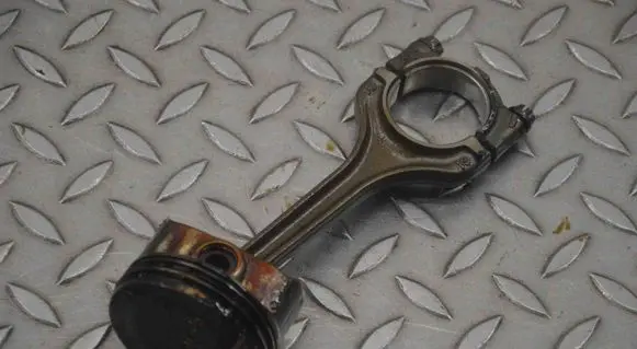Volkswagen Polo V 6R Piston 04EE