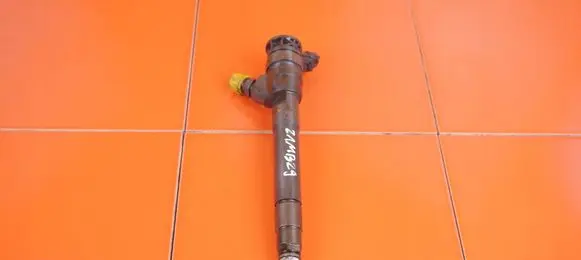 Opel Vivaro Fuel injector 0445110569 21MB29