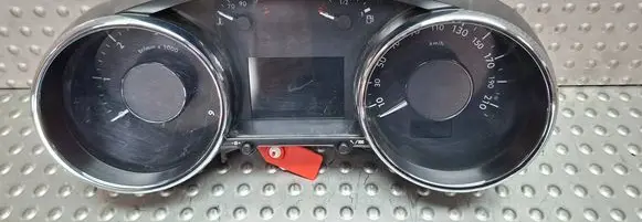 Peugeot 5008 Speedometer (instrument cluster) S25053017 9666247580