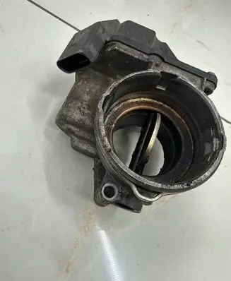 Volkswagen PASSAT B6 Throttle valve 