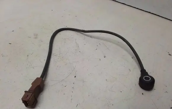 Audi A6 S6 C5 4B Detonation knock sensor 