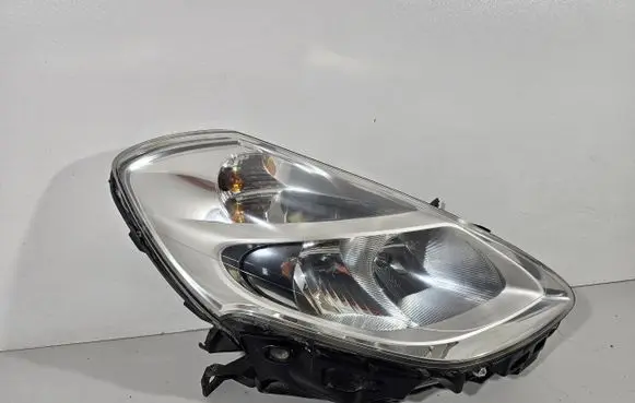 Renault Clio III Headlight/headlamp 8200892495