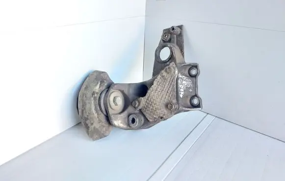 Volkswagen PASSAT B5.5 Gearbox mounting bracket