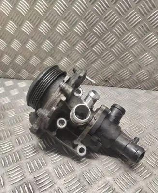 Mercedes-Benz A W176 Water pump A6512000501 1110323
