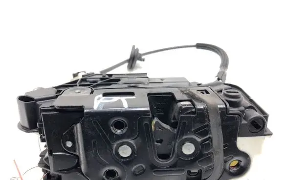 Volkswagen Tiguan Rear door lock 5N0839016G