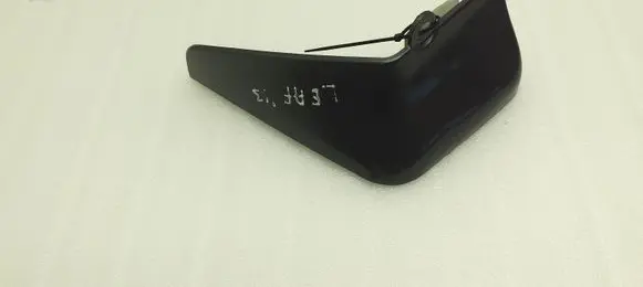 Nissan Leaf I (ZE0) Rear mudguard G88133N