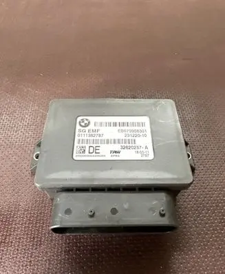 BMW 5 F10 F11 Hand brake control module 6799083 23122010 0111382787