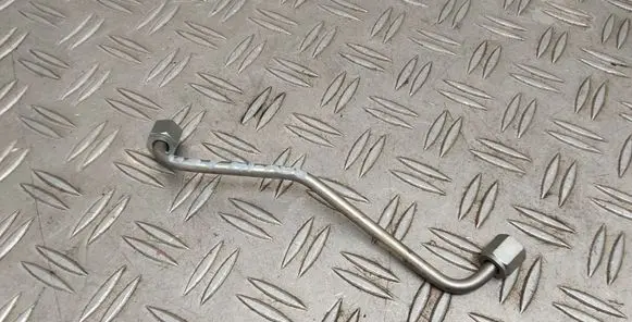 Toyota RAV 4 (XA40) Fuel injector supply line/pipe 