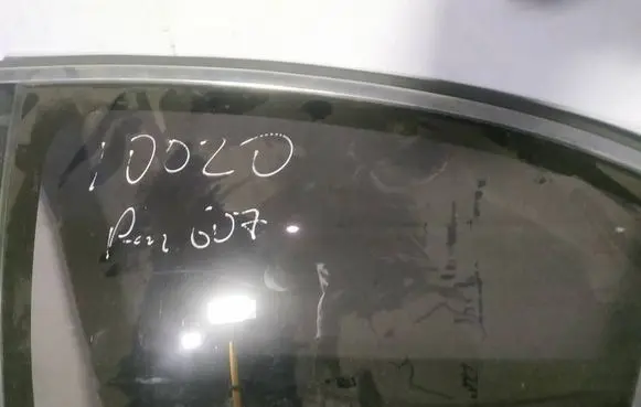Peugeot 607 Rear door window glass as2