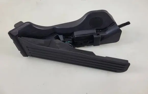 Audi Q3 8U Accelerator throttle pedal 1K1723503BA