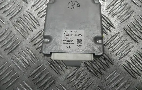 Toyota RAV 4 (XA40) Comfort/convenience module 8815047140 G4883