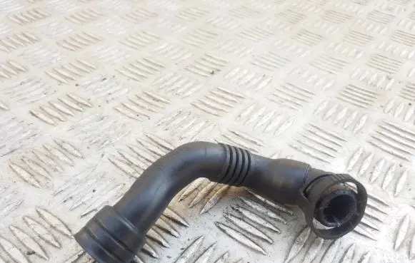Volkswagen PASSAT B6 Breather hose/pipe 038103493N