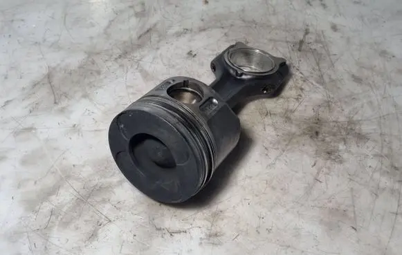 Mercedes-Benz E W211 Piston with connecting rod