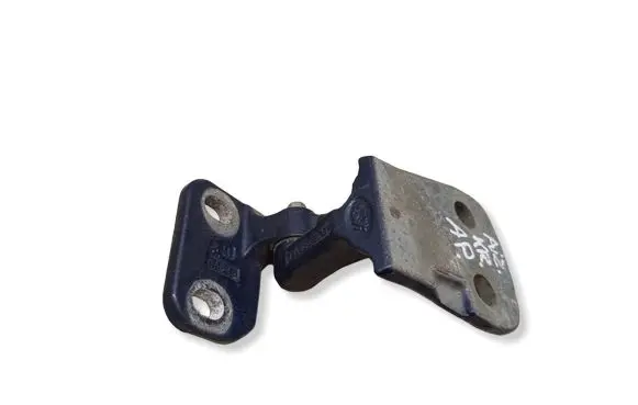 Land Rover Discovery 3 - LR3 Rear door lower hinge BDB780072