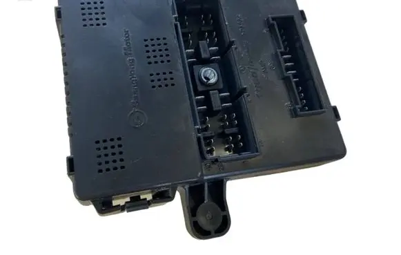 SsangYong Rodius Comfort/convenience module 8232021030 21E3044 50221