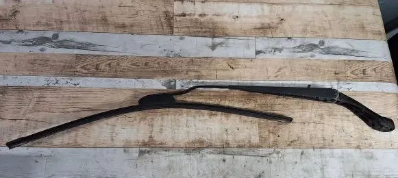 Volvo XC90 Front wiper blade arm AL231 180252