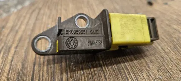 Audi A4 S4 B8 8K Airbag deployment crash/impact sensor 8K0959651 5WK43738