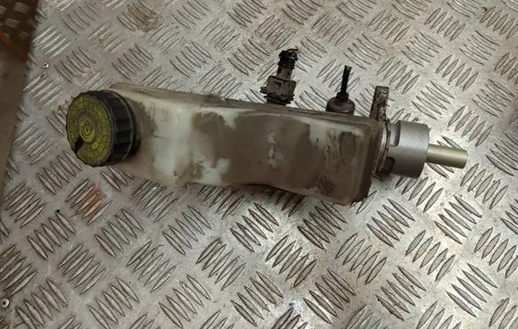 Master brake cylinder