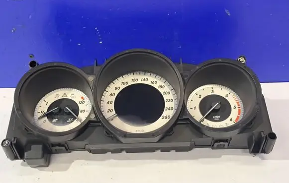 Mercedes-Benz CLS C218 X218 Speedometer (instrument cluster) A2189005303 2189015900