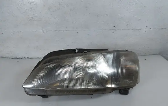 Peugeot 106 Headlight/headlamp 88202144