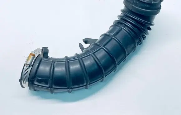 Suzuki SX4 S-Cross Turbo air intake inlet pipe/hose 1376850R00